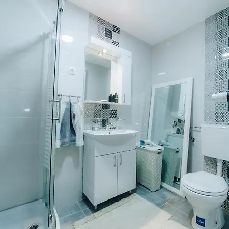 Urban Lux كراغوييفاك