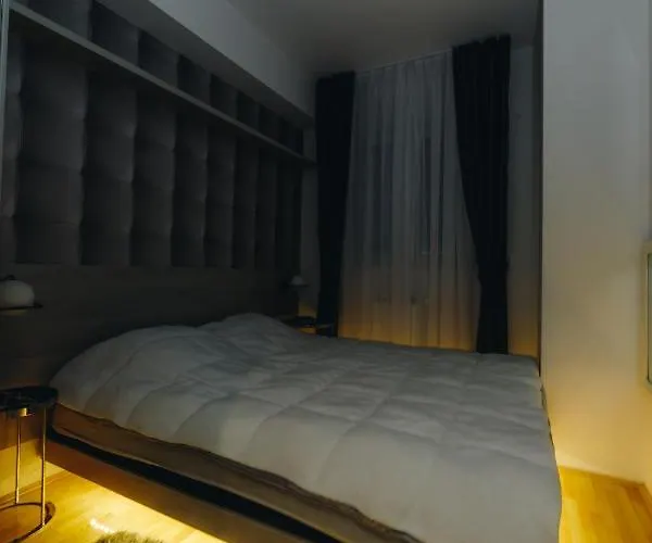 Urban Lux Κραγκούγιεβατς