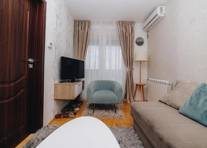 Urban Lux Κραγκούγιεβατς